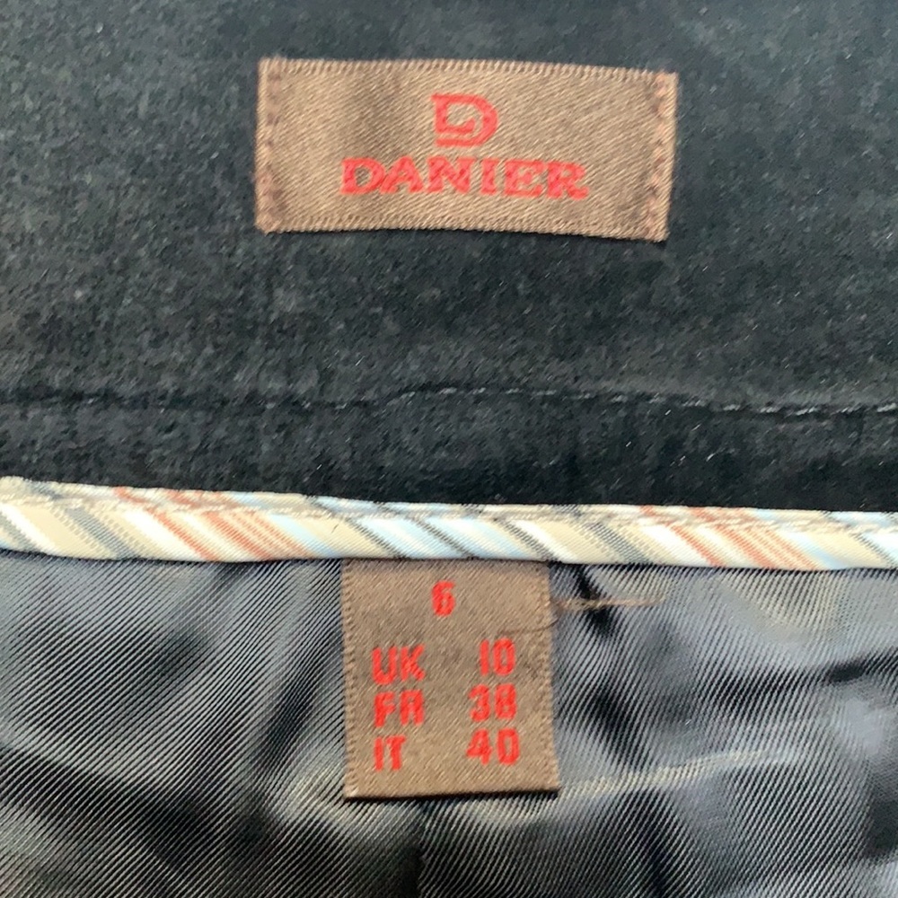 Danier black suede leather Bermuda shorts - Picture 3 of 8